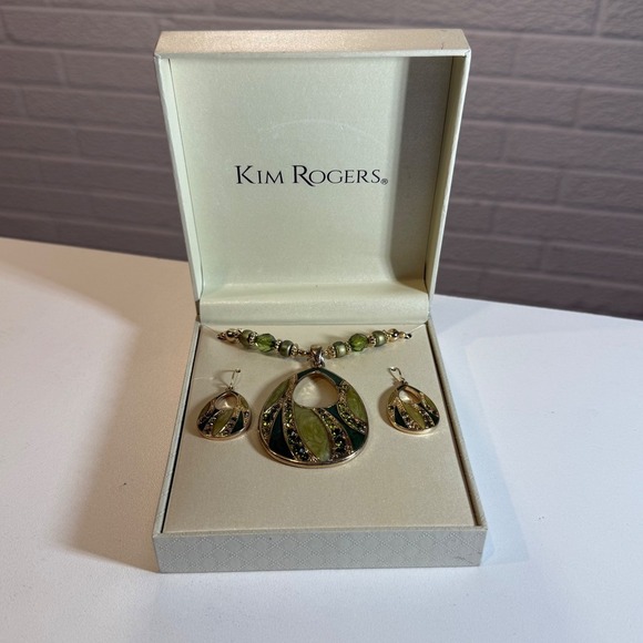 Kim Rogers Jewelry - Kim Rogers Necklace & Earrings Set Gold Green Beaded Pendant Jewelry Box